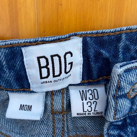 BDG Mom Jeans - Picture 4 of 4